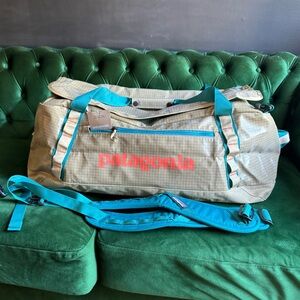 NWT Patagonia Black Hole Duffle 55L Tinamou Tan